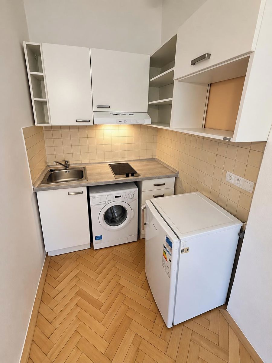 Pronájem bytu 1+kk 28 m² – fotografie 3