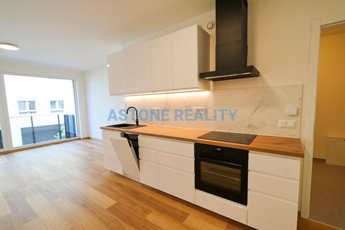 Pronájem bytu 1+kk 37 m² – fotografie 4