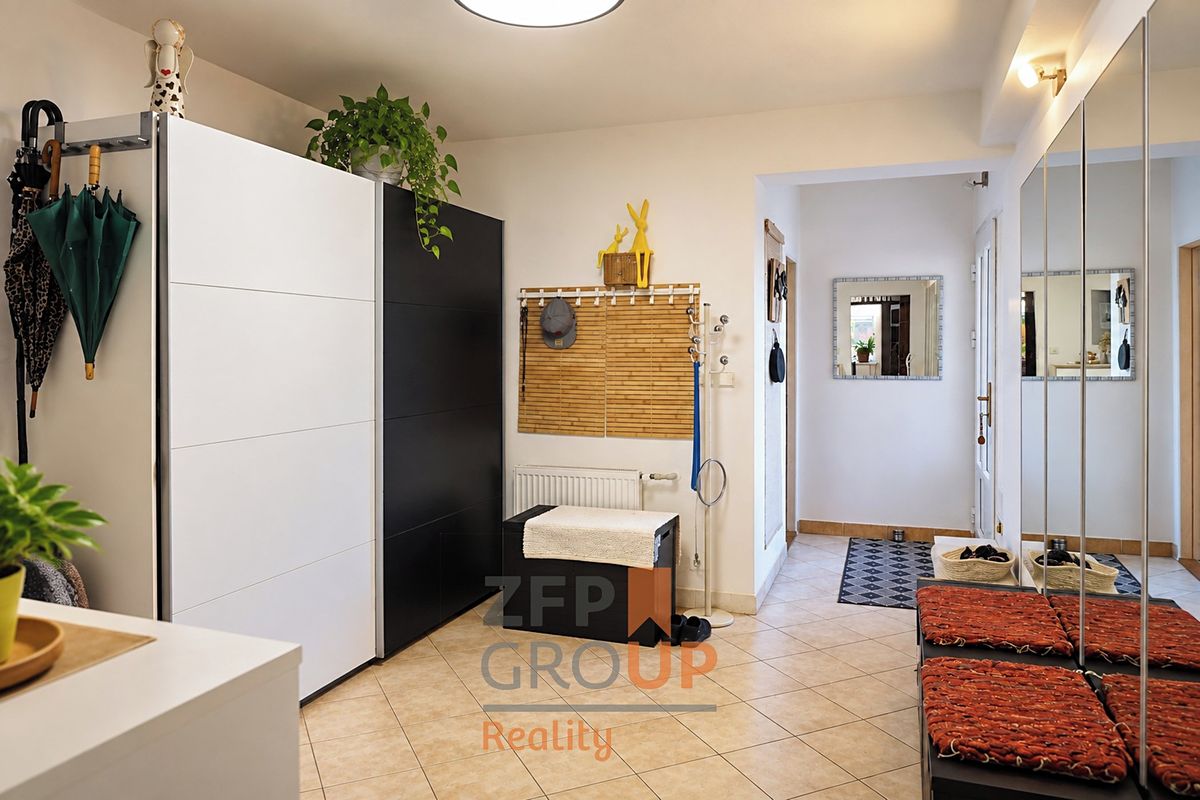 Prodej rodinného domu 208 m², pozemek 273 m² – fotografie 4