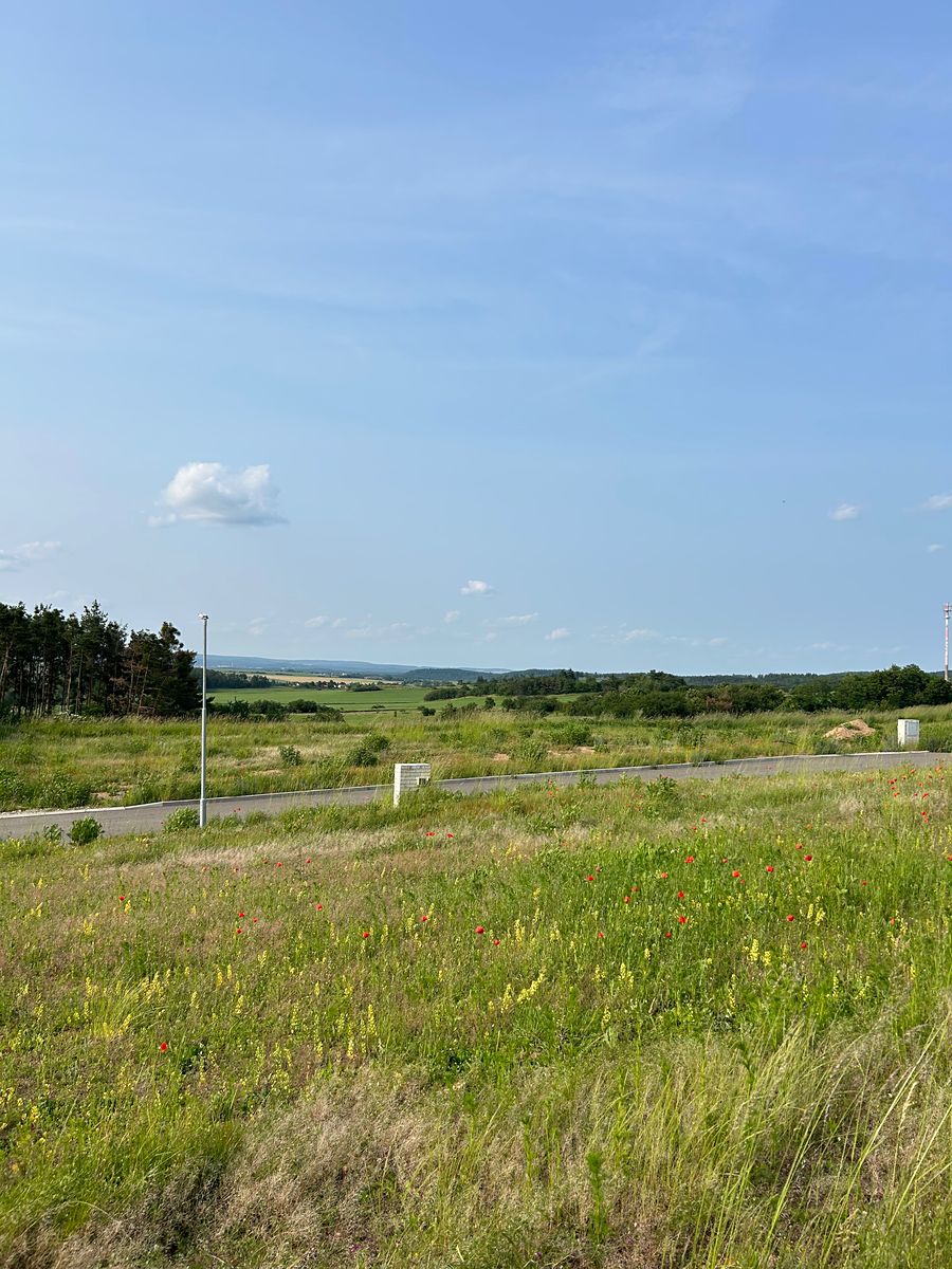 Prodej stavebního pozemku 892 m² – fotografie 3