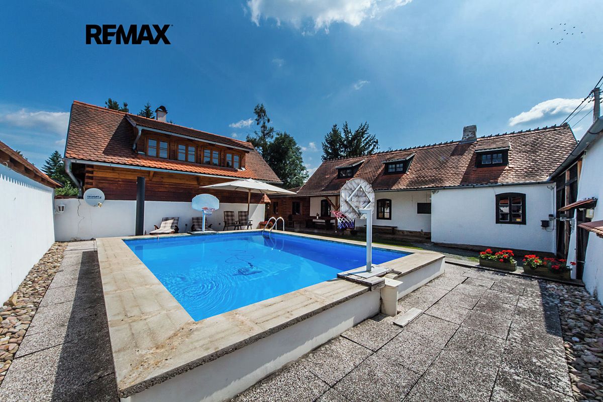 Prodej vícegeneračního domu 340 m², pozemek 1427 m² – fotografie 2