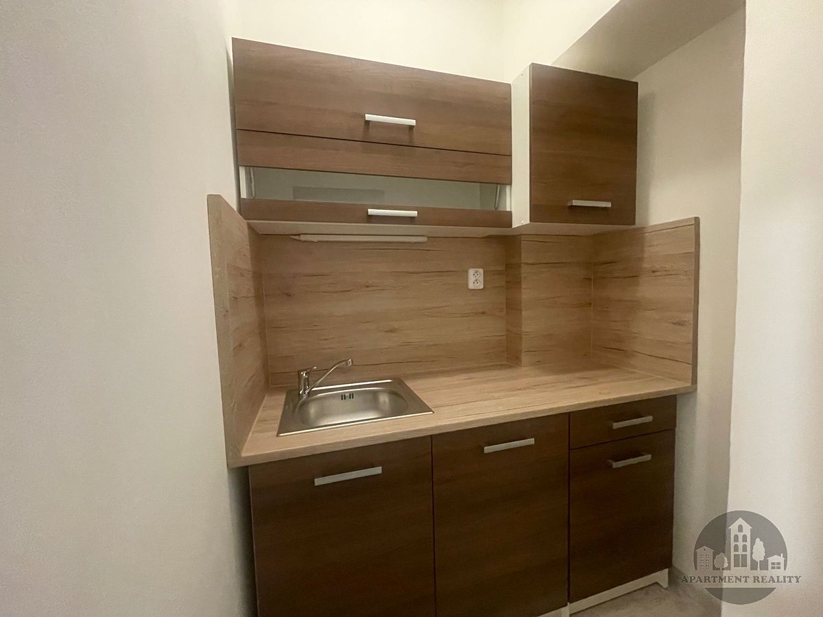 Pronájem bytu 1+kk 11 m² – fotografie 3