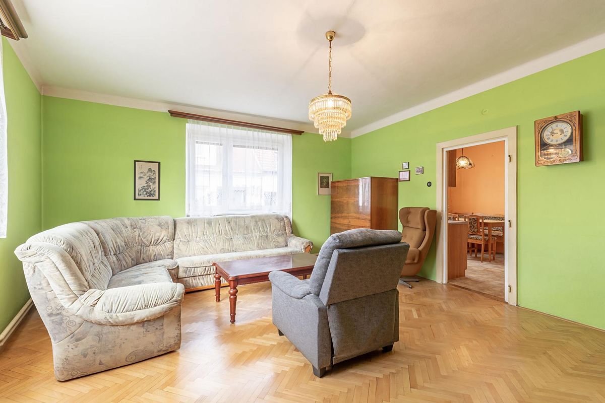 Prodej rodinného domu 218 m², pozemek 122 m² – fotografie 5