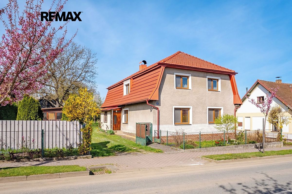 Prodej rodinného domu 248 m², pozemek 1168 m²