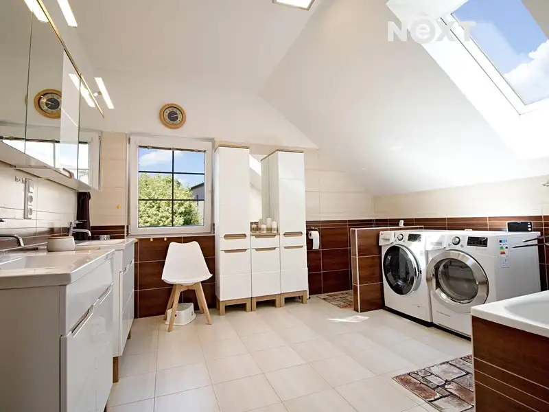 Prodej rodinného domu 254 m², pozemek 944 m², Hostivice – náhled fotky 3