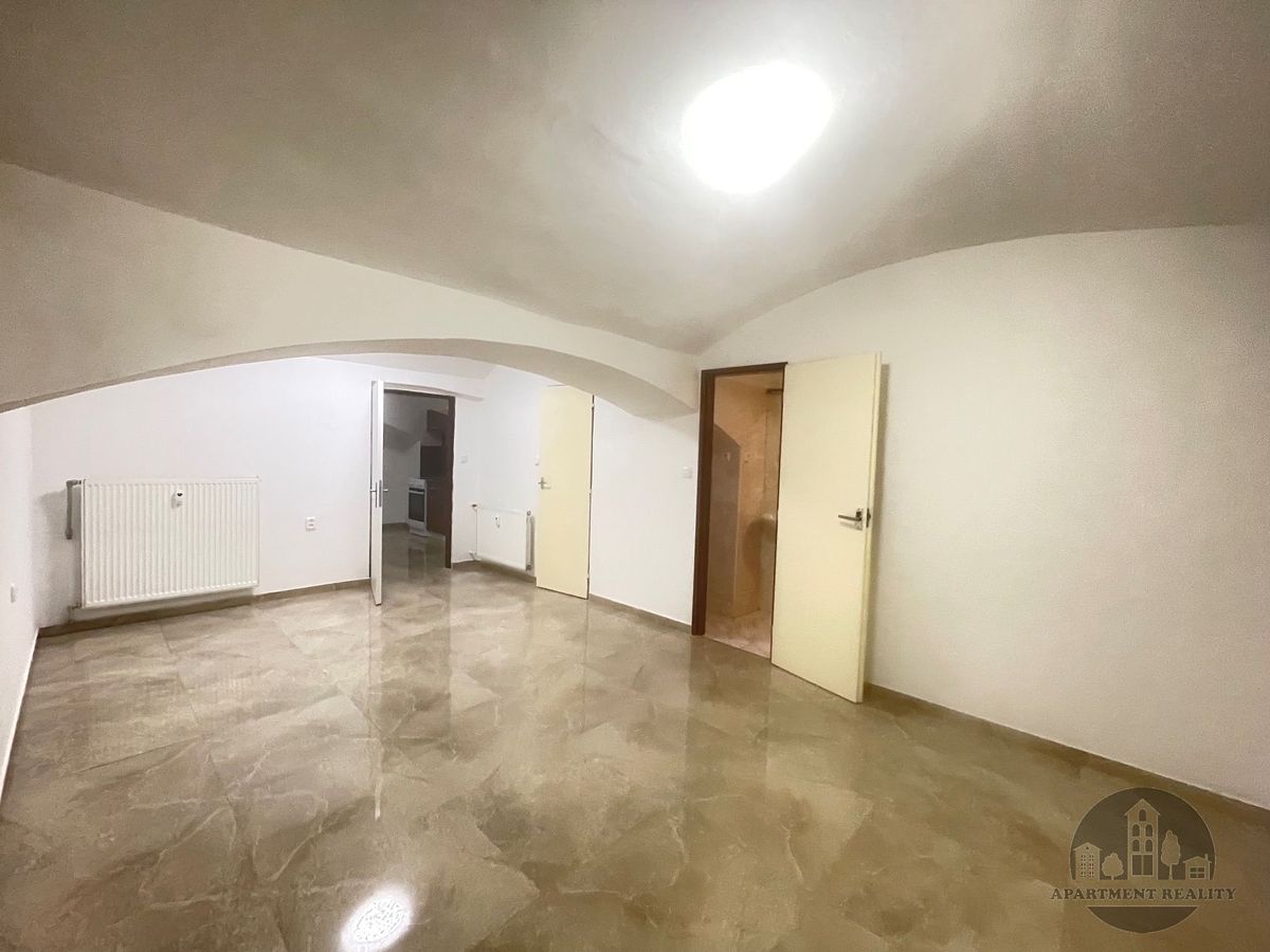 Pronájem bytu 2+kk 22 m² – fotografie 3