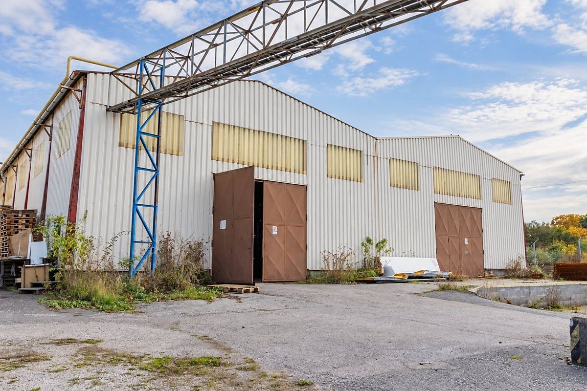 Pronájem skladového prostoru 1427 m²