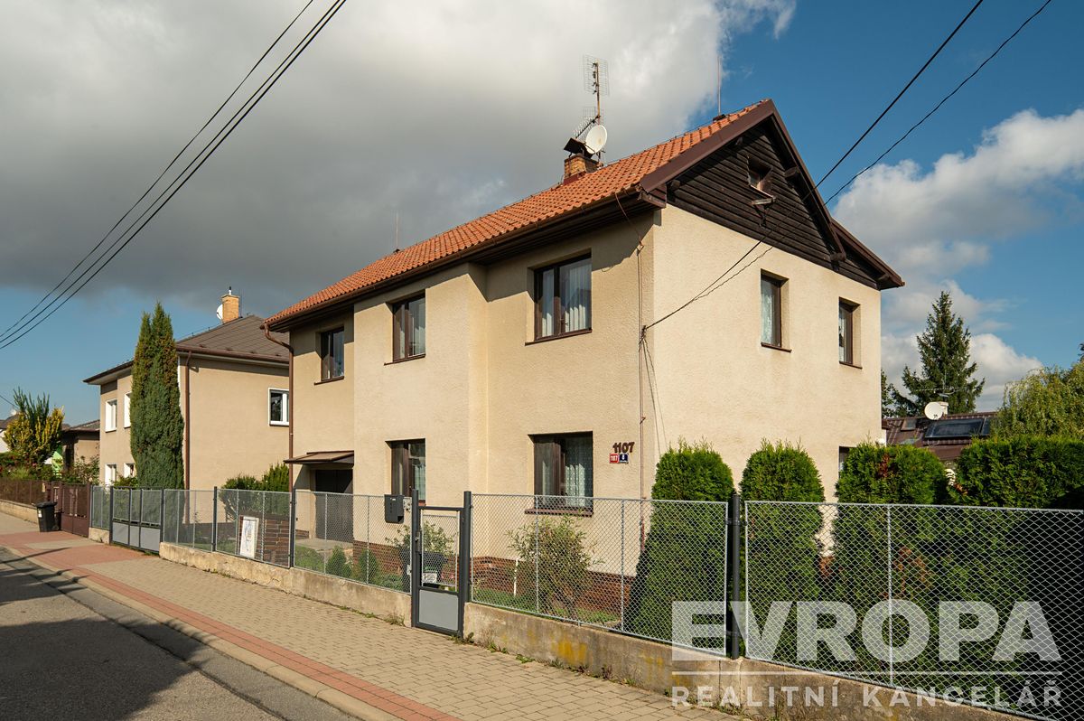 Prodej vícegeneračního domu 209 m², pozemek 551 m² – fotografie 2