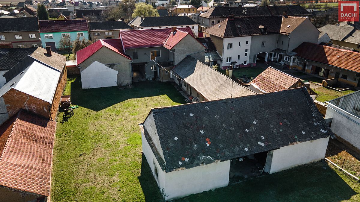 Prodej rodinného domu 350 m², pozemek 2531 m² – fotografie 3