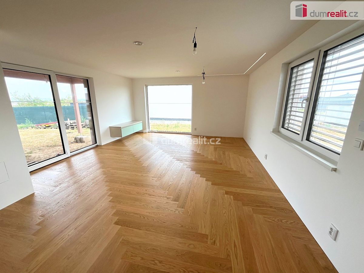 Prodej rodinného domu 135 m², pozemek 890 m² – fotografie 5