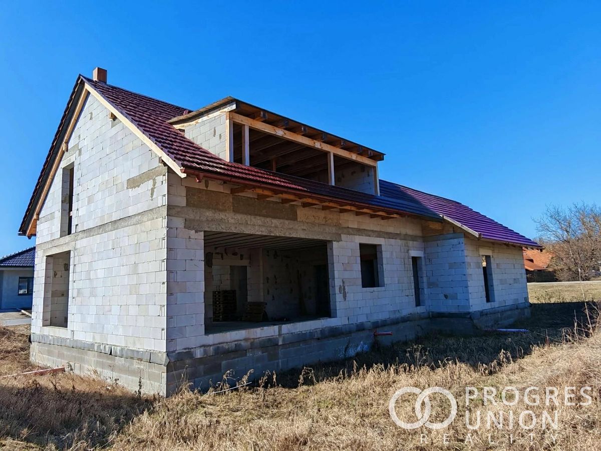 Prodej rodinného domu 234 m², pozemek 900 m² – fotografie 3