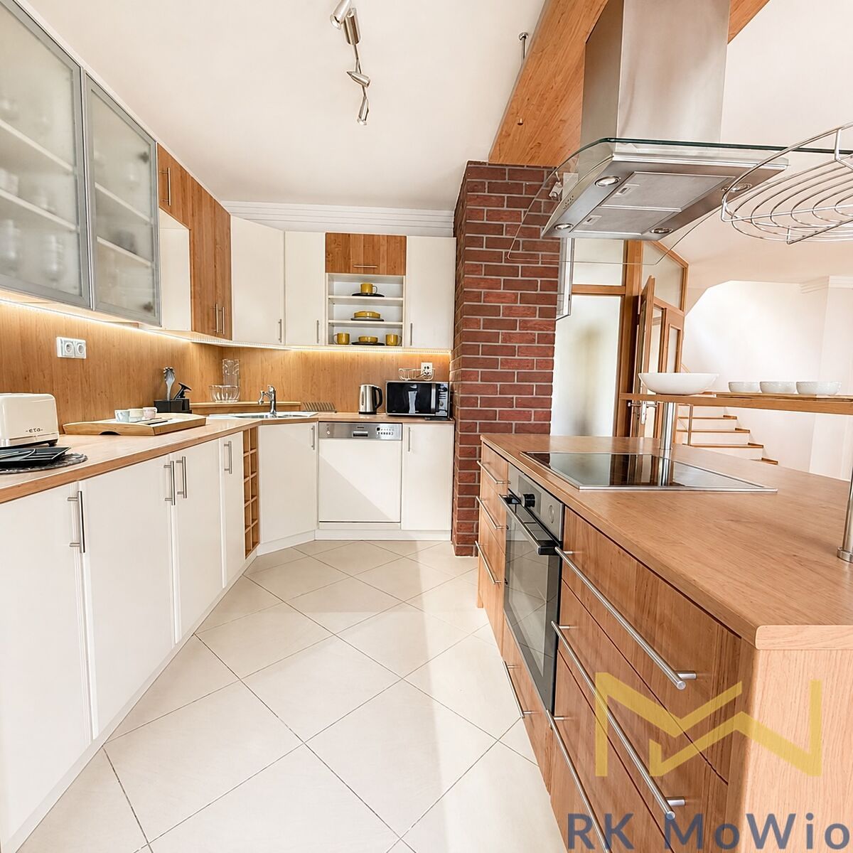 Pronájem rodinného domu 350 m², pozemek 330 m²
