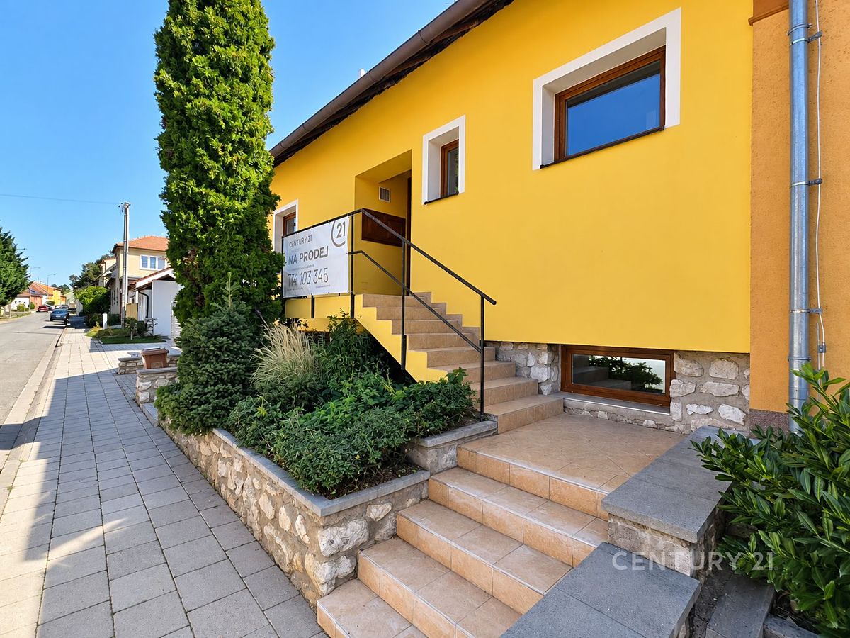 Prodej rodinného domu 210 m², pozemek 2331 m²