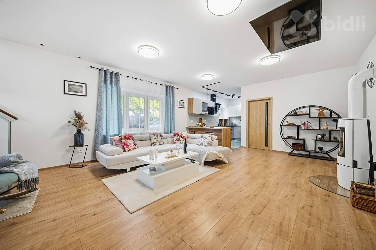Prodej rodinného domu 210 m², pozemek 835 m²