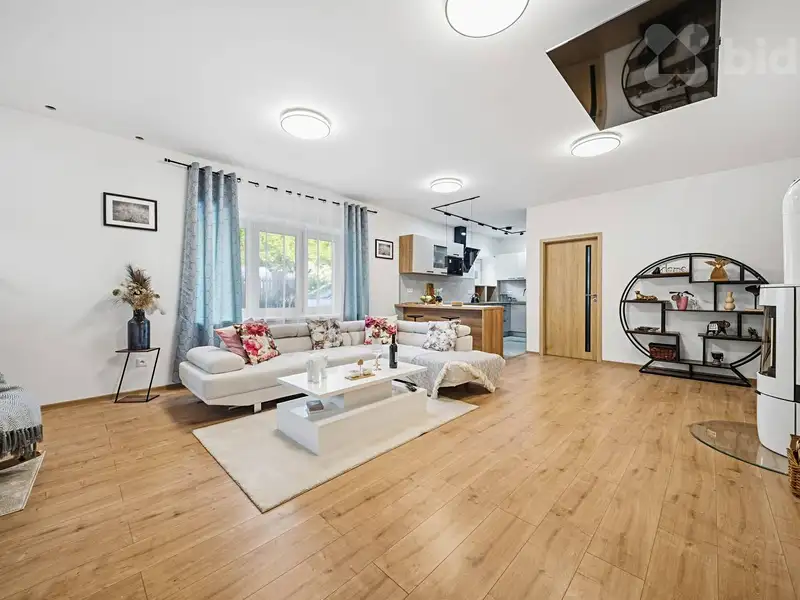 Prodej rodinného domu 210 m², pozemek 835 m², Jeníkovice – náhled fotky 1