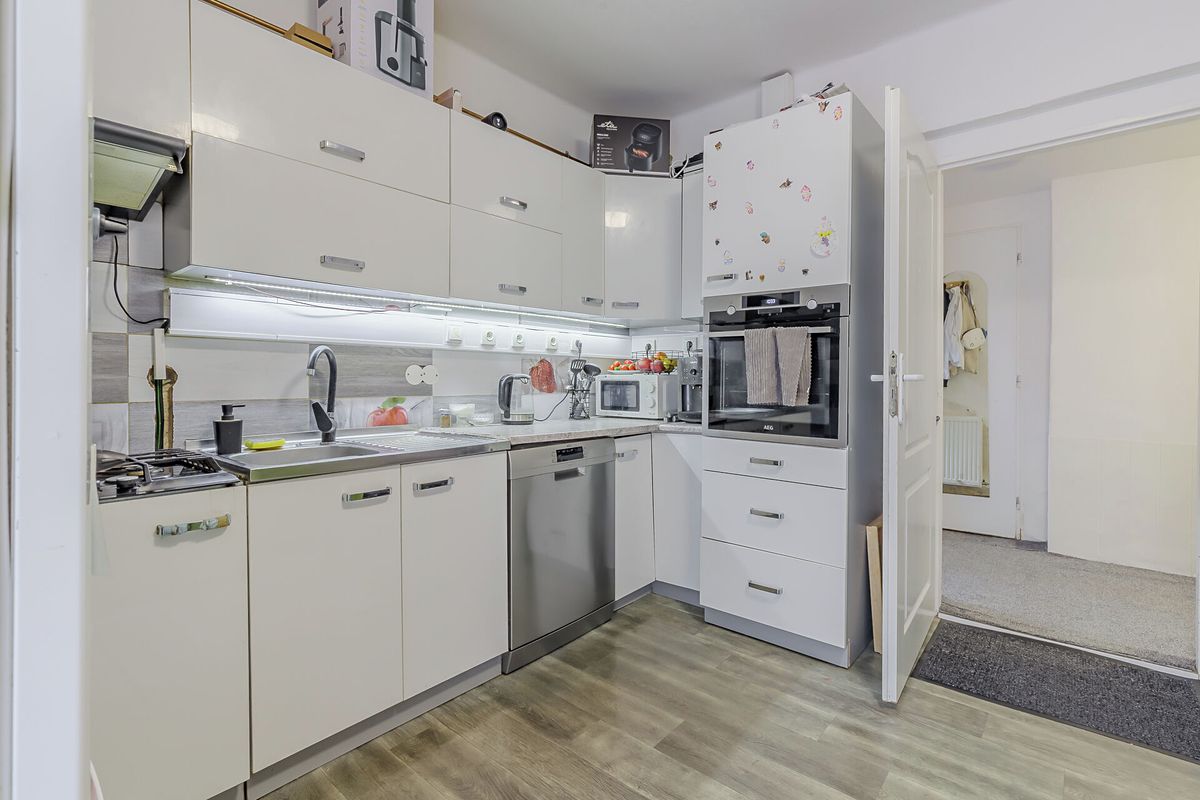 Prodej rodinného domu 175 m², pozemek 753 m² – fotografie 2