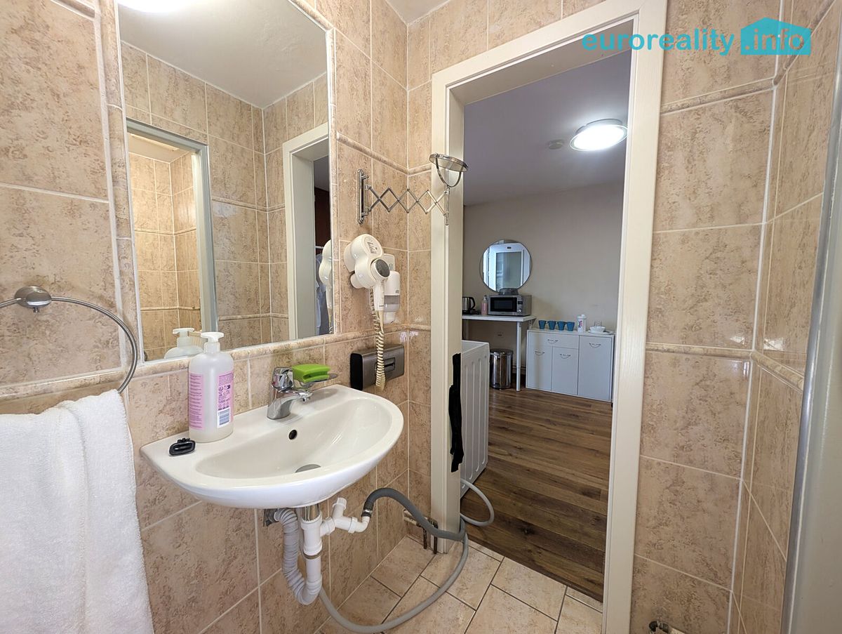 Pronájem obchodního prostoru 15 m² – fotografie 3
