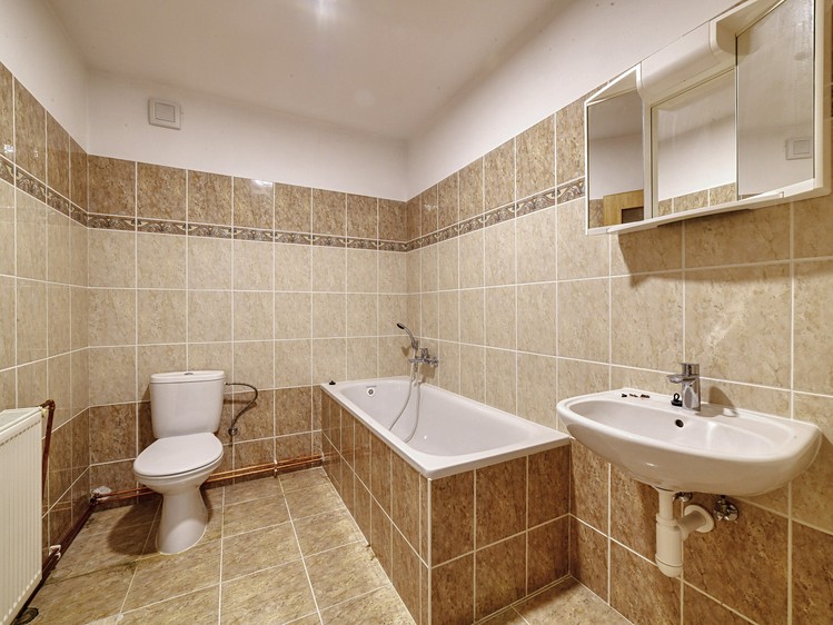 Комерційне приміщення на продаж, 899 м² (35 з 100)