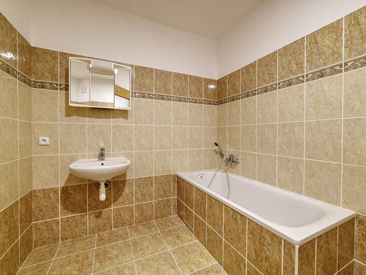 Комерційне приміщення на продаж, 899 м² (42 з 100)
