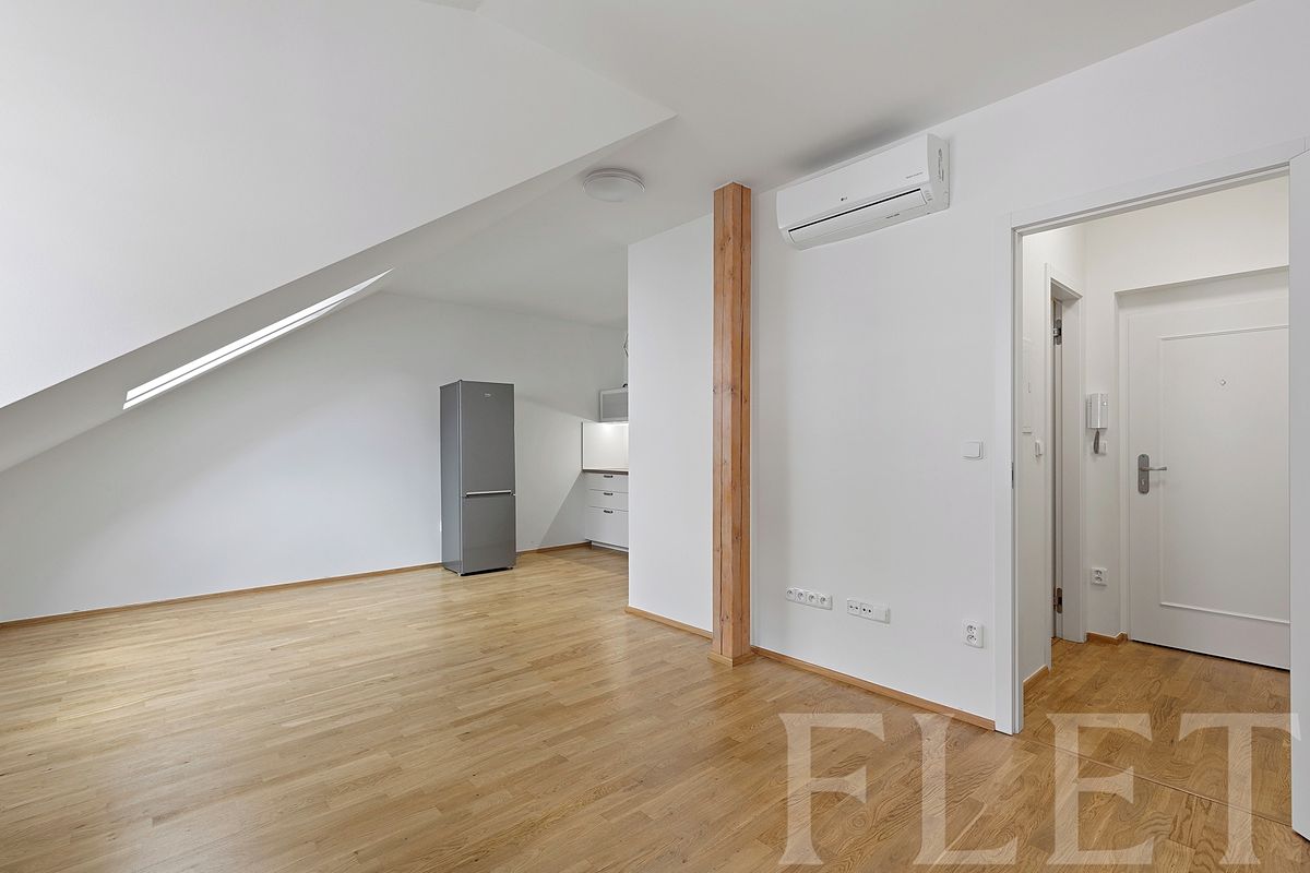 Pronájem bytu 1+kk 34 m²