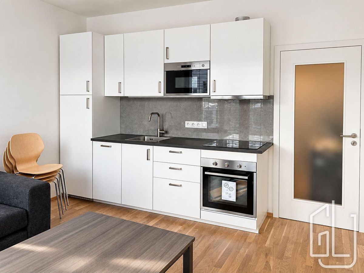 Pronájem bytu 2+kk 38 m² – fotografie 2