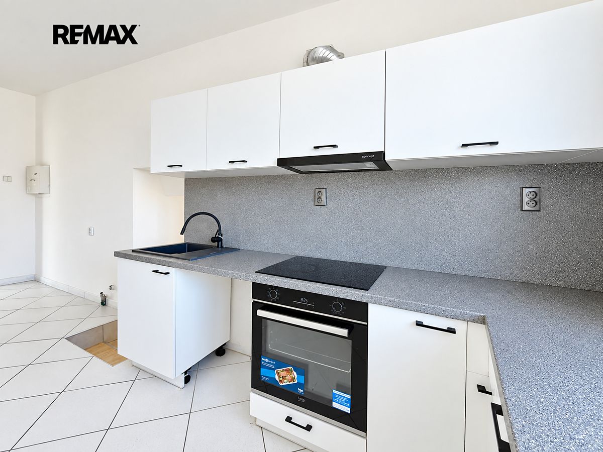 Prodej rodinného domu 407 m², pozemek 244 m² – fotografie 4