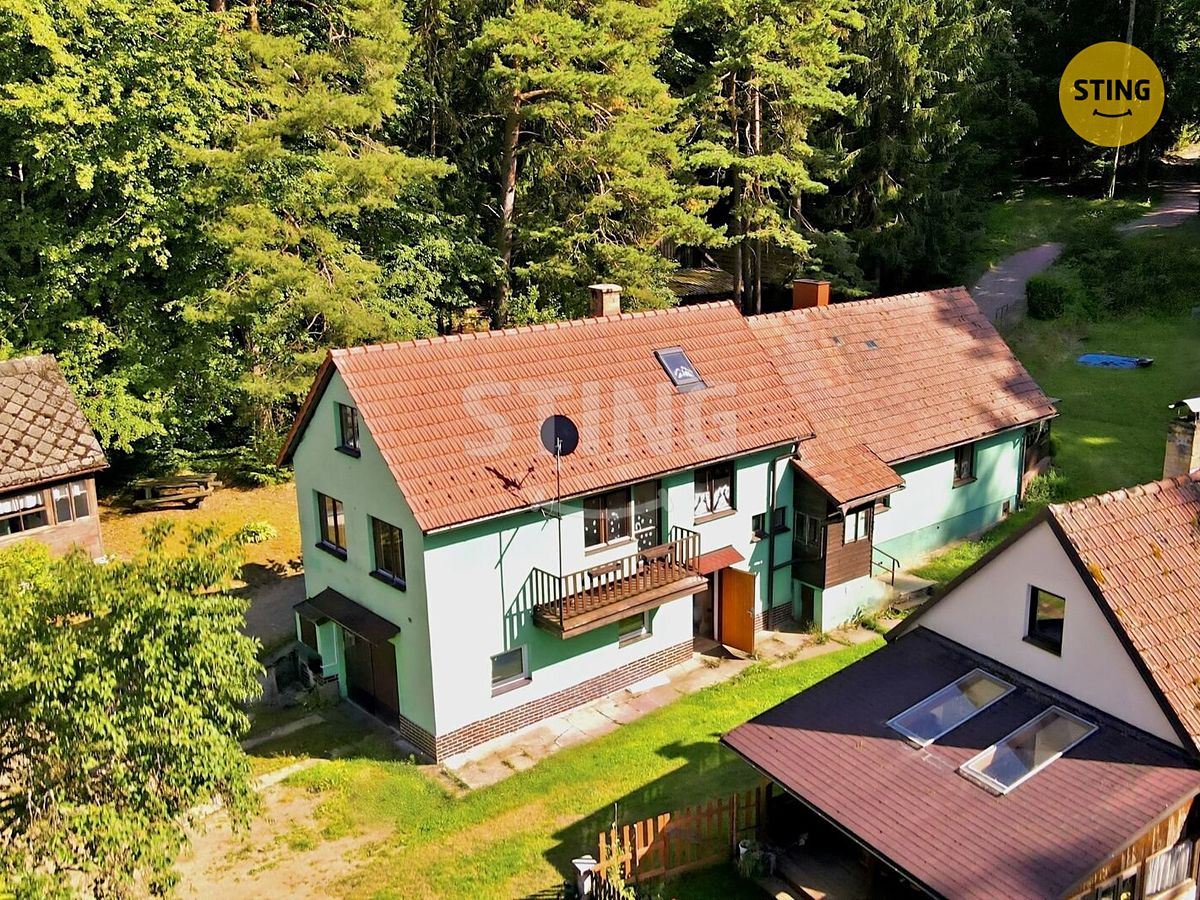 Prodej rodinného domu 200 m², pozemek 1050 m² – fotografie 3