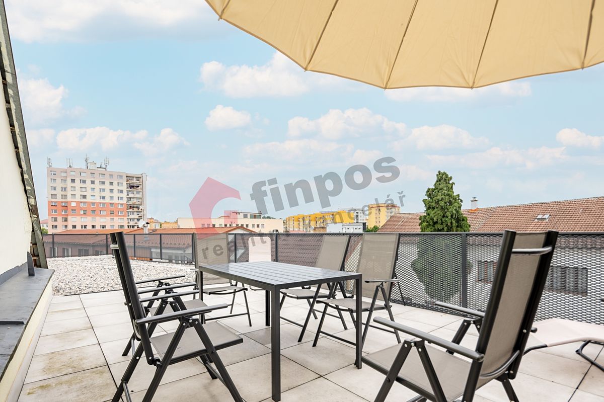Pronájem bytu 3+kk 121 m² – fotografie 3