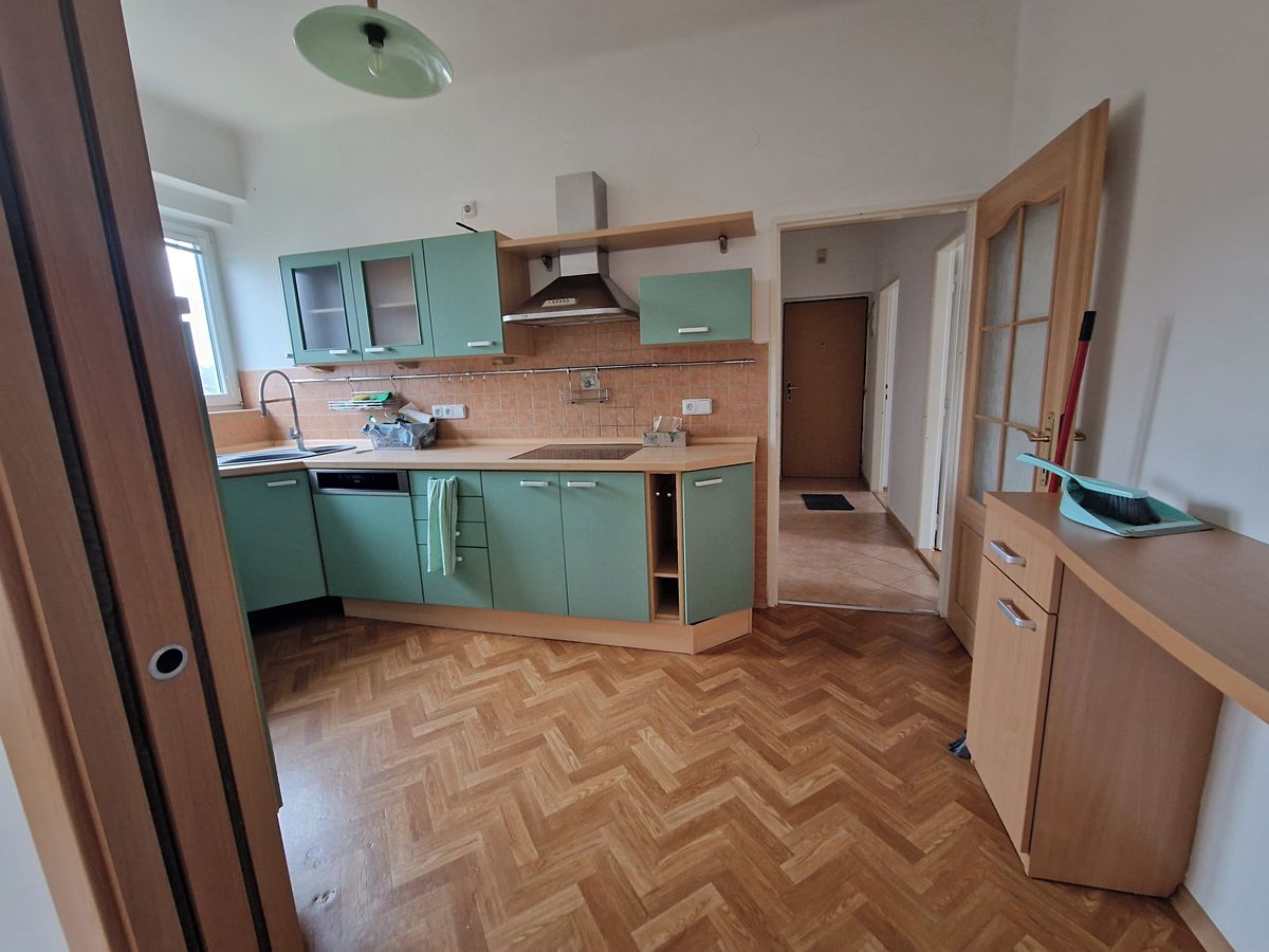 Pronájem bytu 4+1 90 m² – fotografie 2