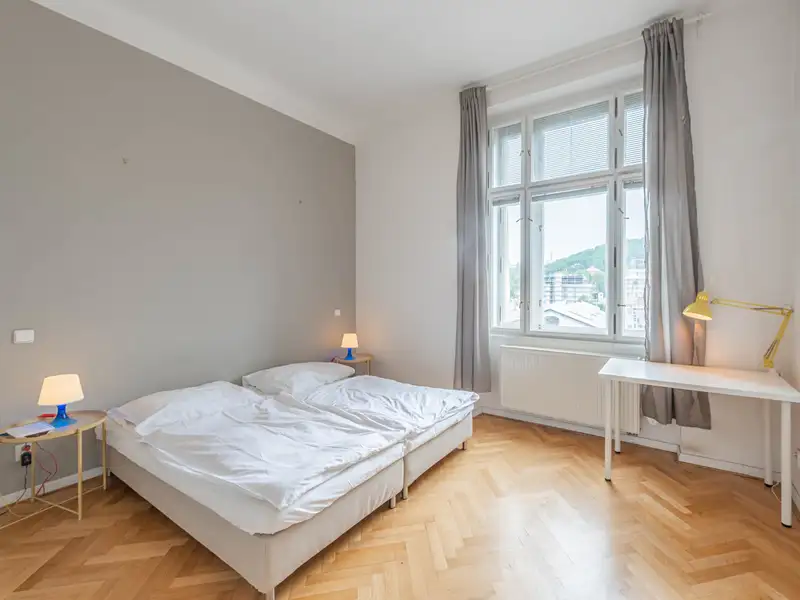 Pronájem bytu 1+1 38 m², Praha – náhled fotky 1