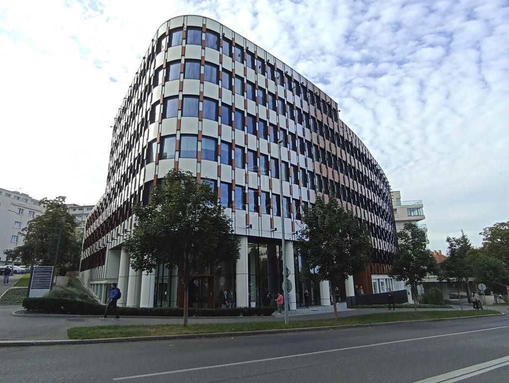 Pronájem obchodního prostoru 57 m² – fotografie 2