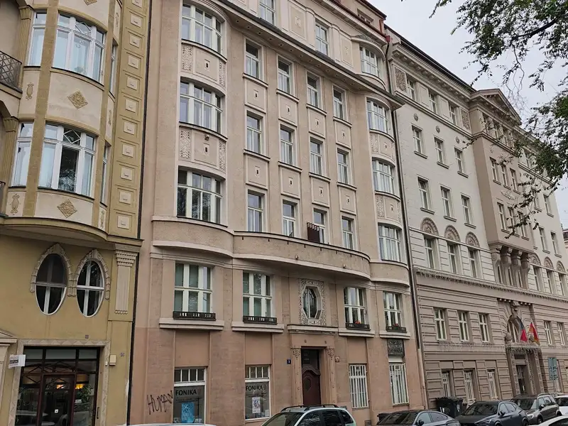 Prodej kanceláře 141 m², Praha – náhled fotky 1