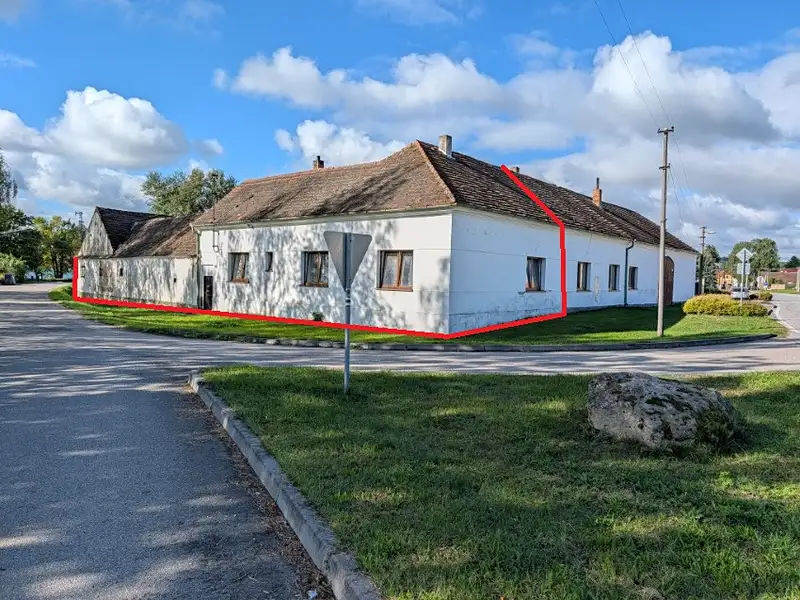 Prodej rodinného domu 380 m², pozemek 964 m², Skály – náhled fotky 1