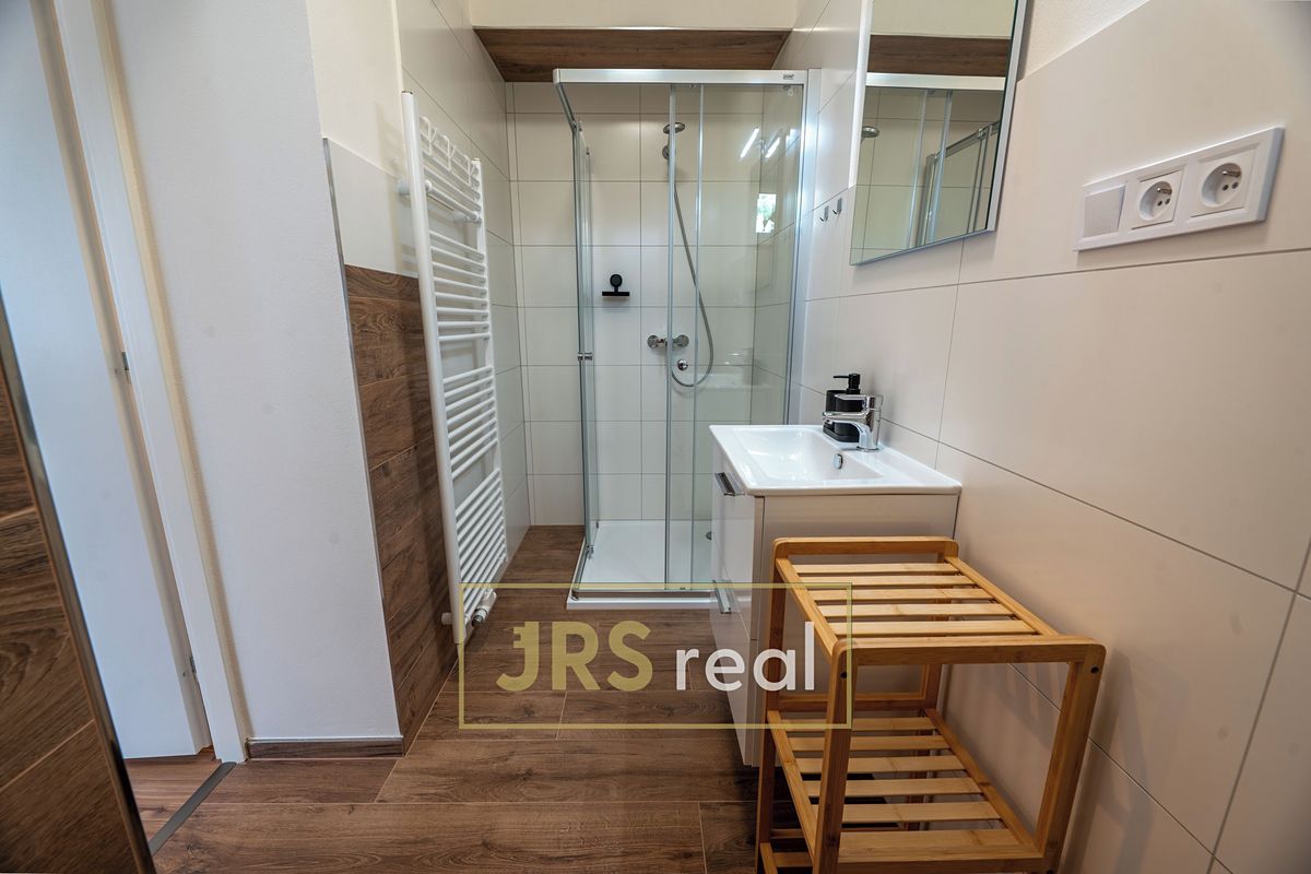 Pronájem bytu 1+kk 23 m² – fotografie 3