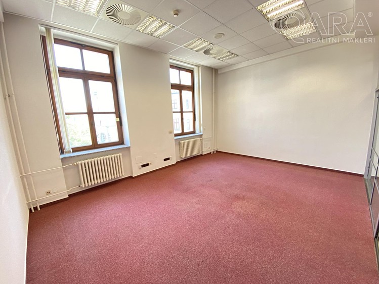 Pronájem komerčního prostoru, 24 m² (1 z 3)