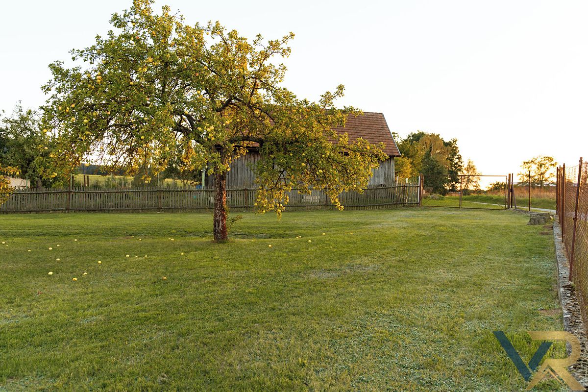 Prodej stavebního pozemku 1096 m² – fotografie 3