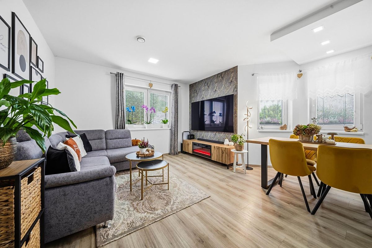 Prodej rodinného domu 158 m², pozemek 685 m² – fotografie 2