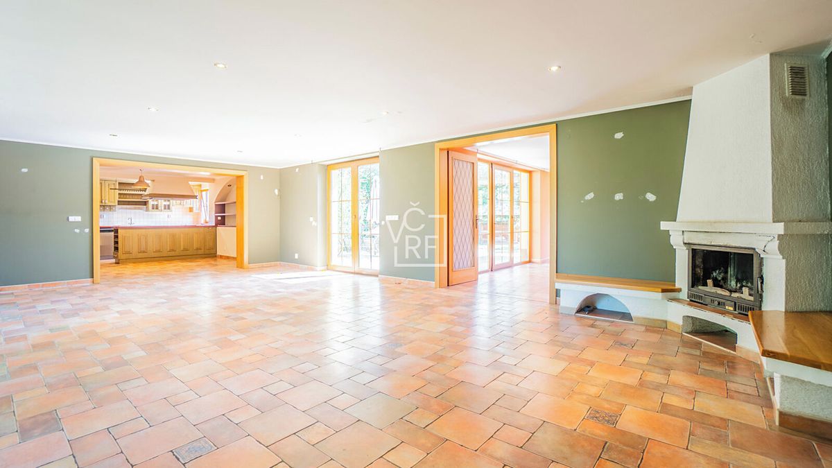 Prodej rodinného domu 260 m², pozemek 1754 m² – fotografie 3