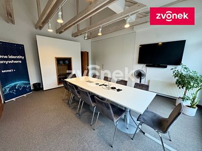 Pronájem kanceláře 460 m²