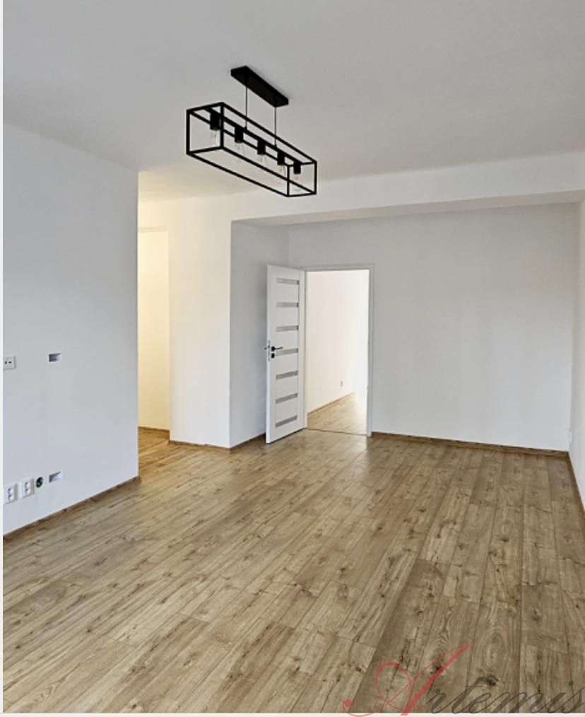 Pronájem bytu 2+kk 55 m² – fotografie 2