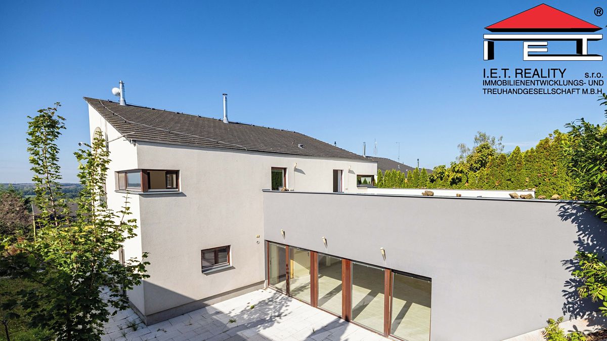 Prodej rodinného domu 326 m², pozemek 2960 m²