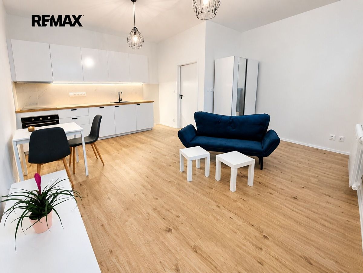 Pronájem bytu 1+kk 39 m², Praha – fotka 1 z 3