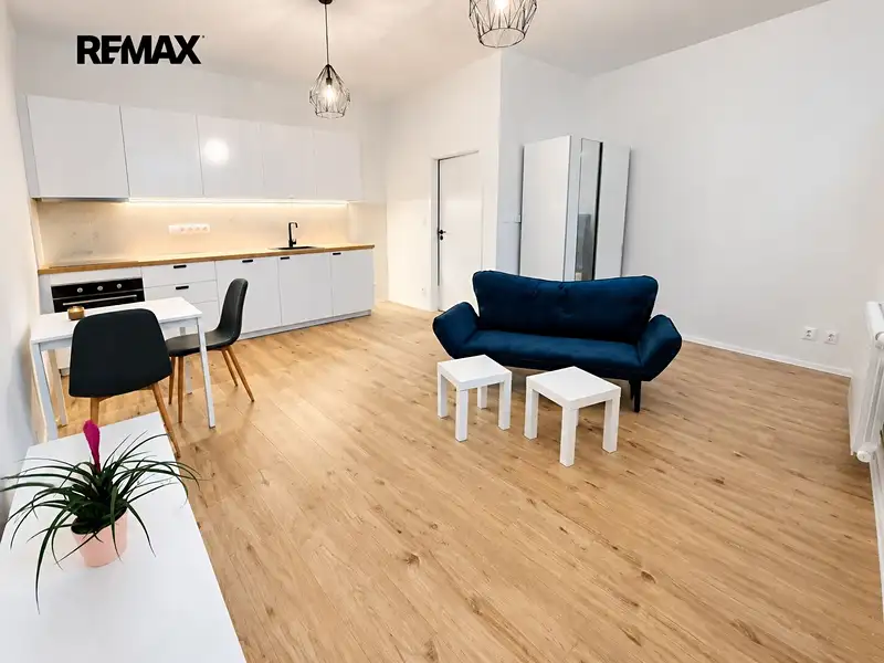Pronájem bytu 1+kk 39 m², Praha – náhled fotky 1