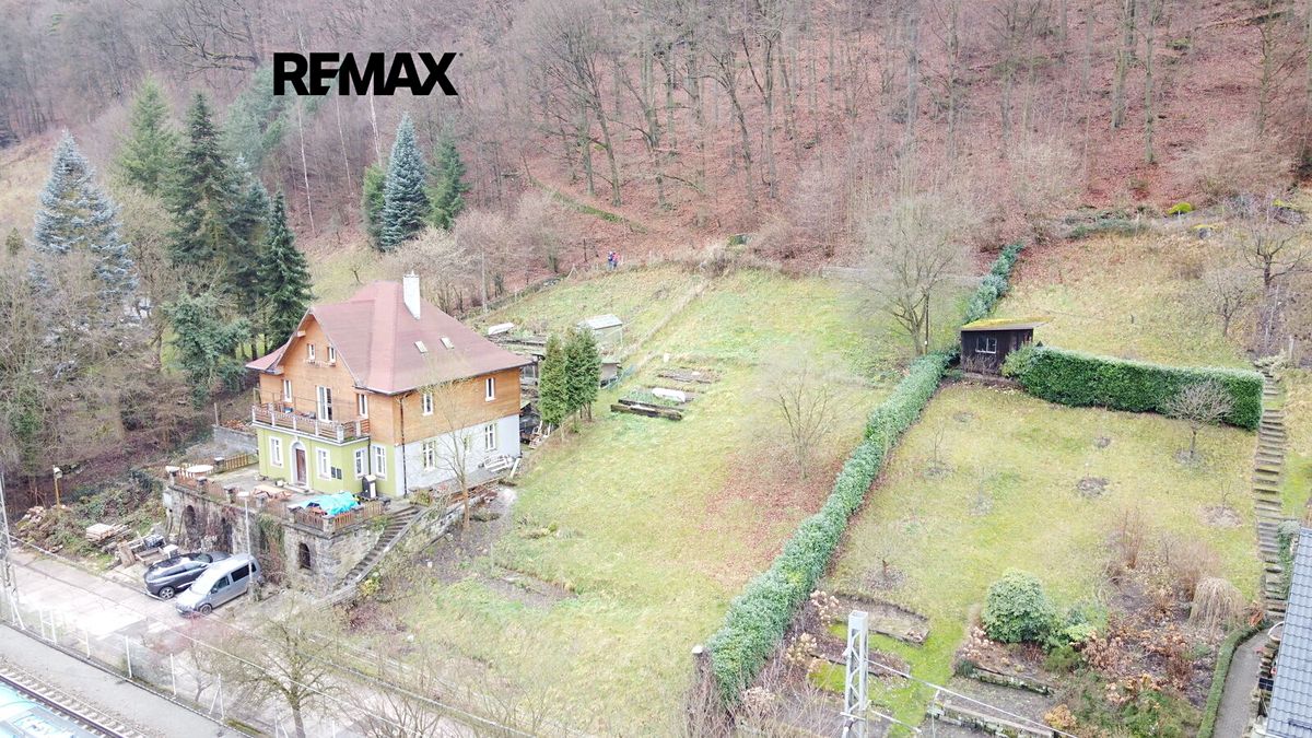 Prodej stavebního pozemku 1057 m² – fotografie 2