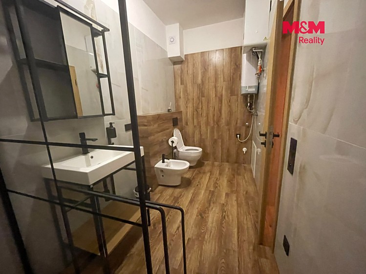 Pronájem bytu room, 25 m² (6 z 10)
