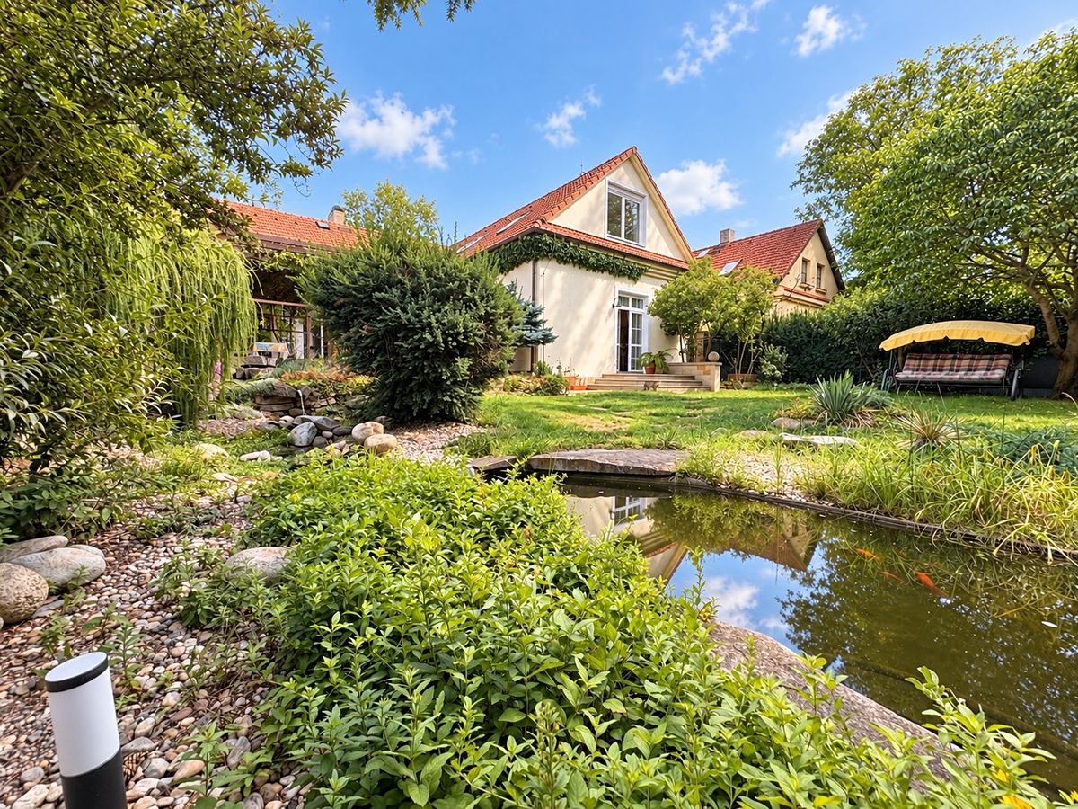 Prodej rodinného domu 499 m², pozemek 852 m² – fotografie 2