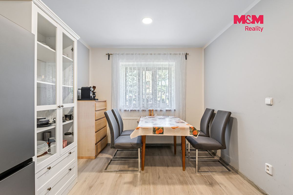 Prodej rodinného domu 140 m², pozemek 375 m² – fotografie 4