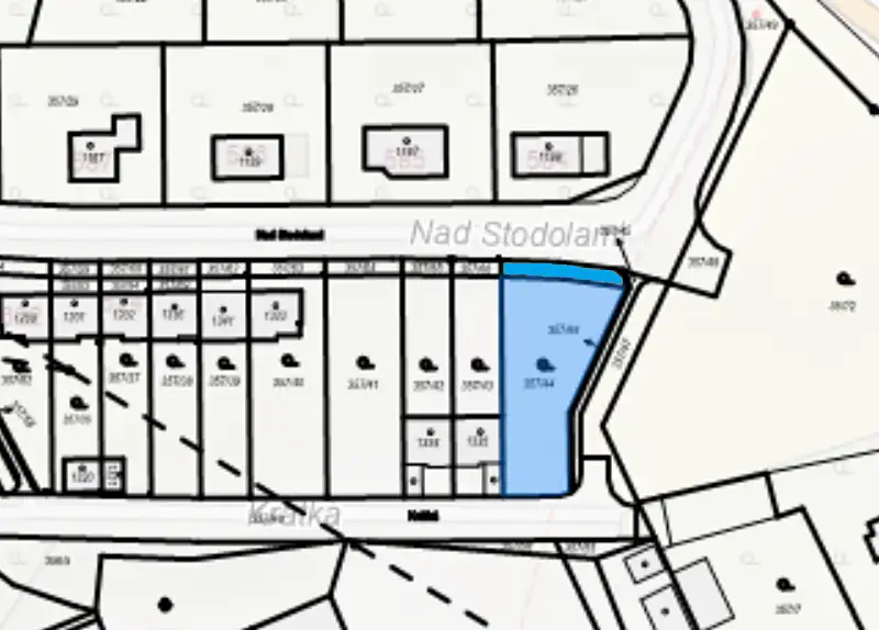 Prodej stavebního pozemku 703 m², Plasy – náhled fotky 2