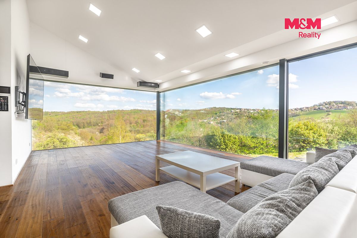 Prodej rodinného domu 292 m², pozemek 1697 m² – fotografie 2