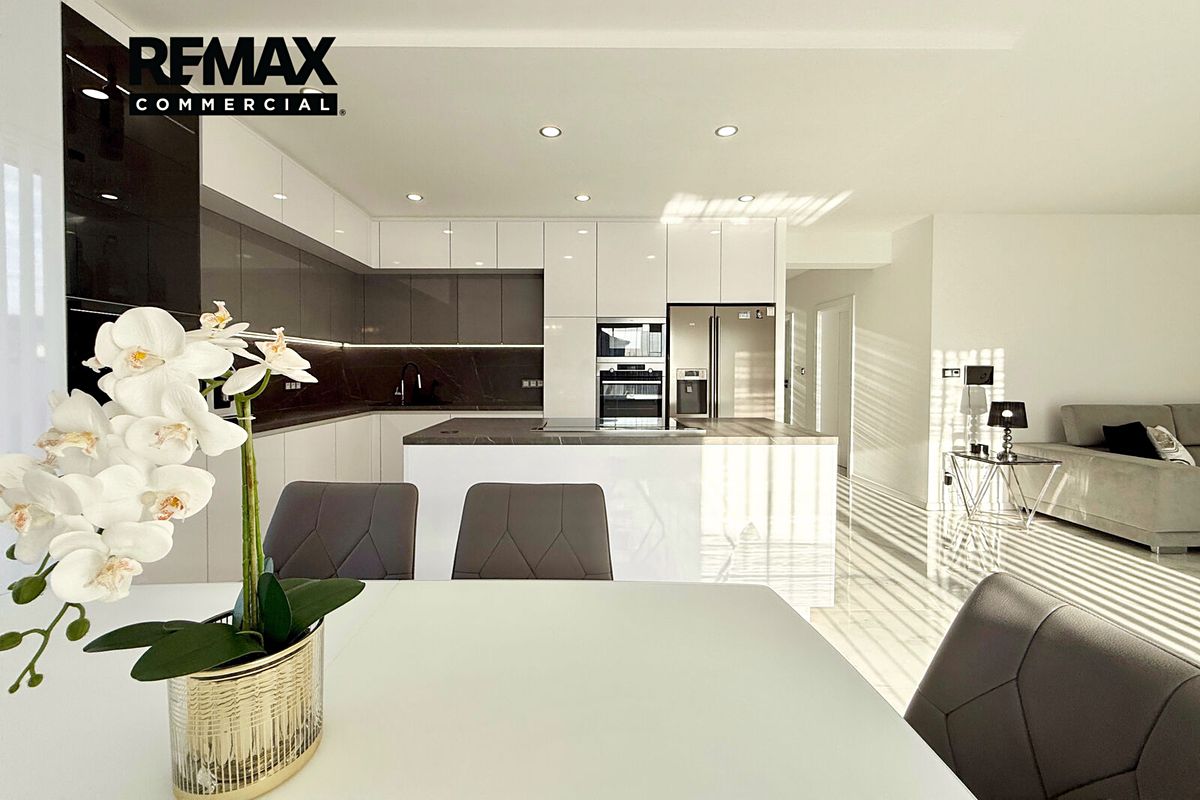 Prodej rodinného domu 220 m², pozemek 726 m² – fotografie 3